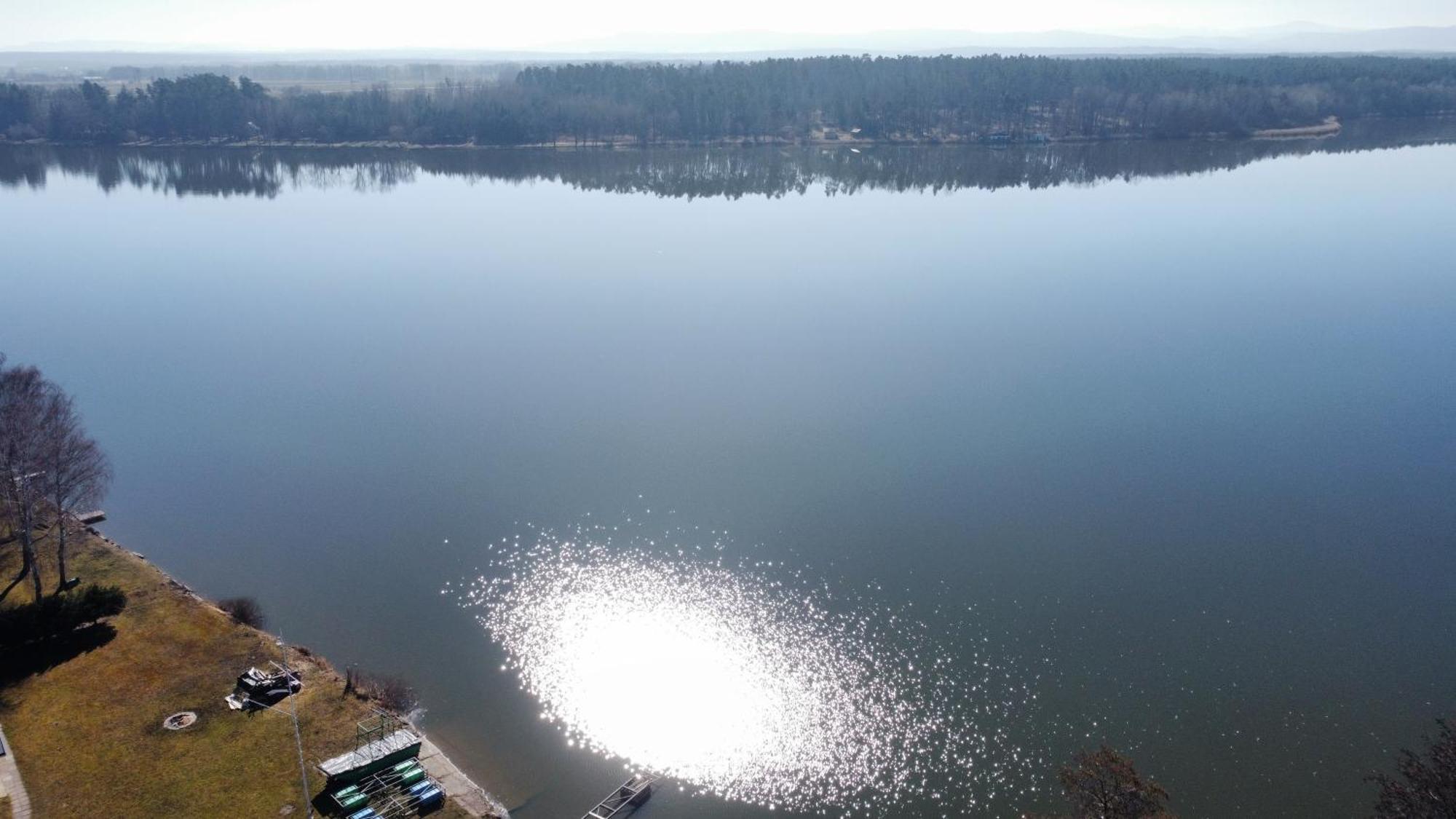 Yacht Club Bezdrev Hotel Hluboka nad Vltavou Bagian luar foto