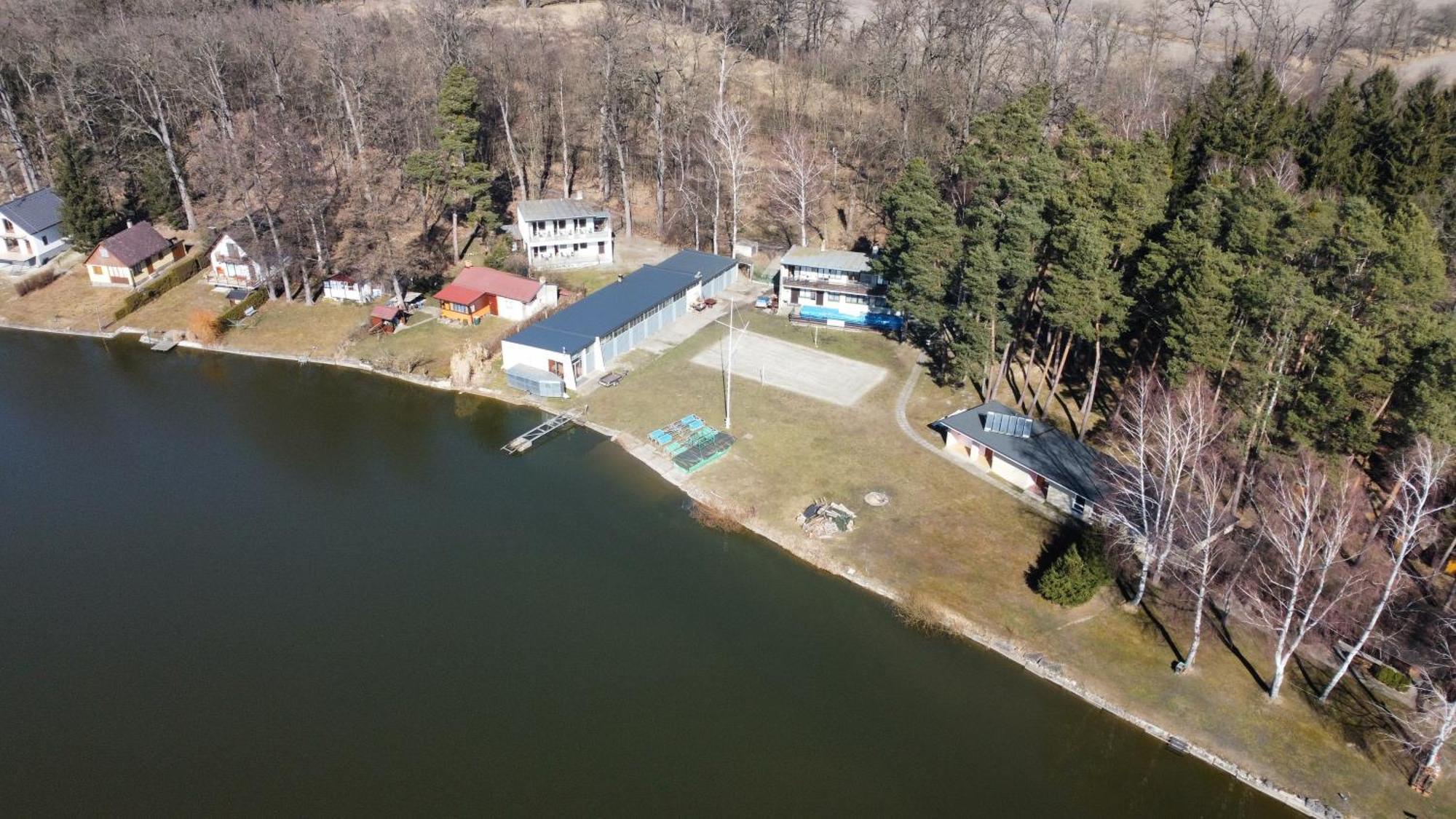 Yacht Club Bezdrev Hotel Hluboka nad Vltavou Bagian luar foto