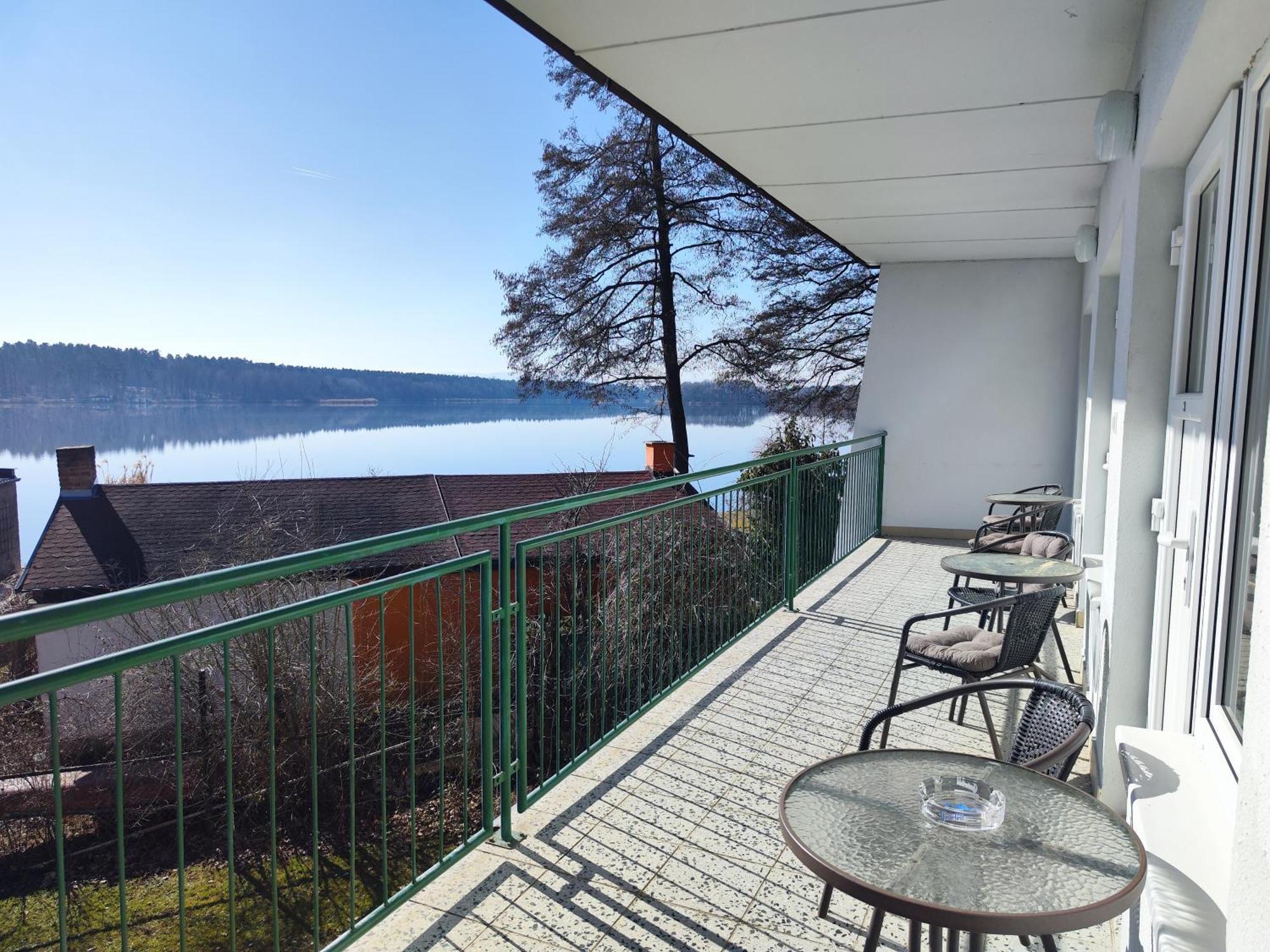 Yacht Club Bezdrev Hotel Hluboka nad Vltavou Bagian luar foto