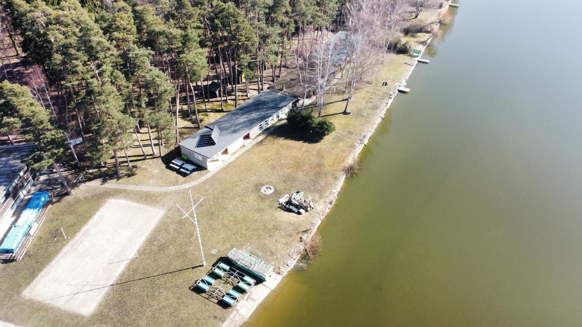 Yacht Club Bezdrev Hotel Hluboka nad Vltavou Bagian luar foto