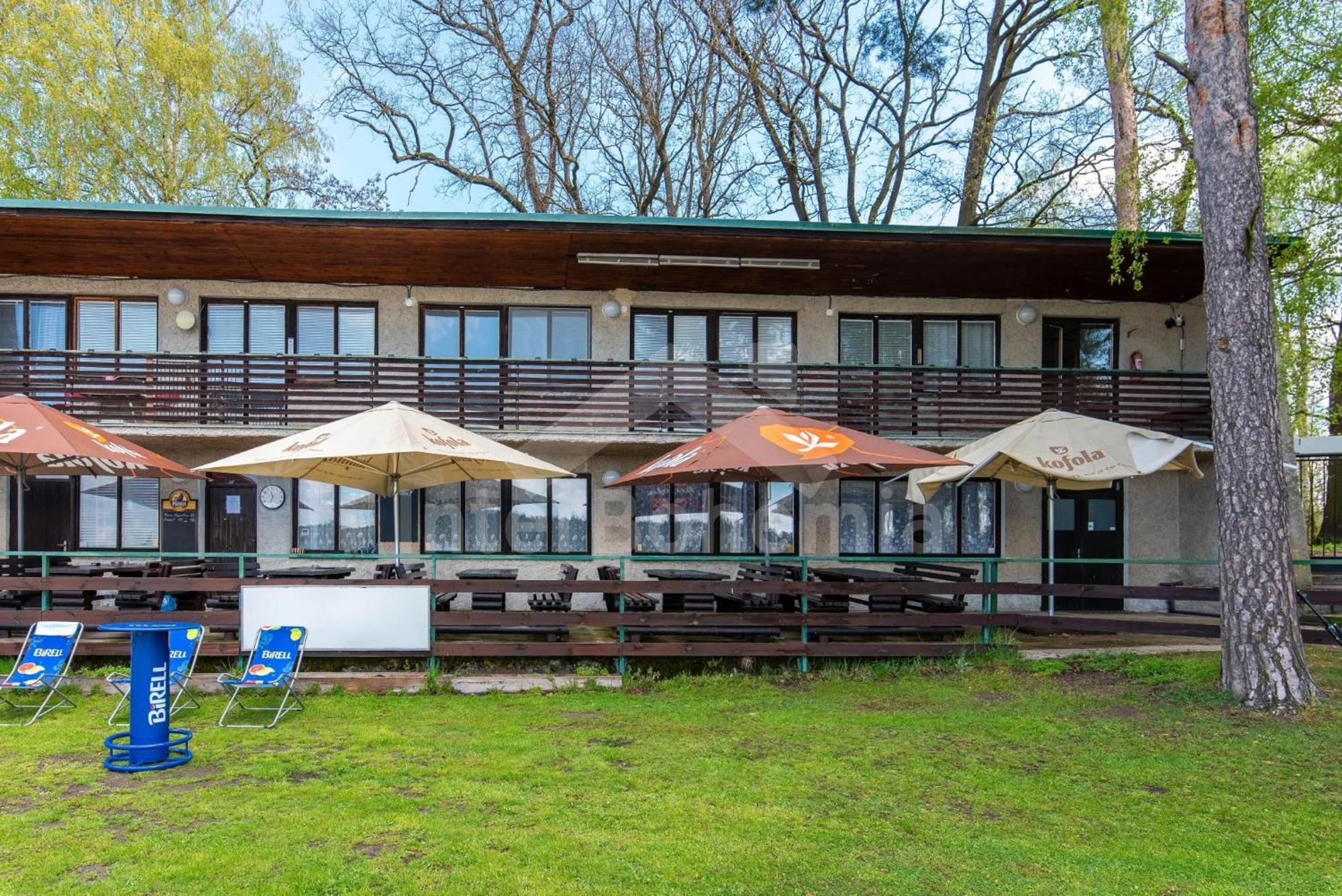 Yacht Club Bezdrev Hotel Hluboka nad Vltavou Bagian luar foto