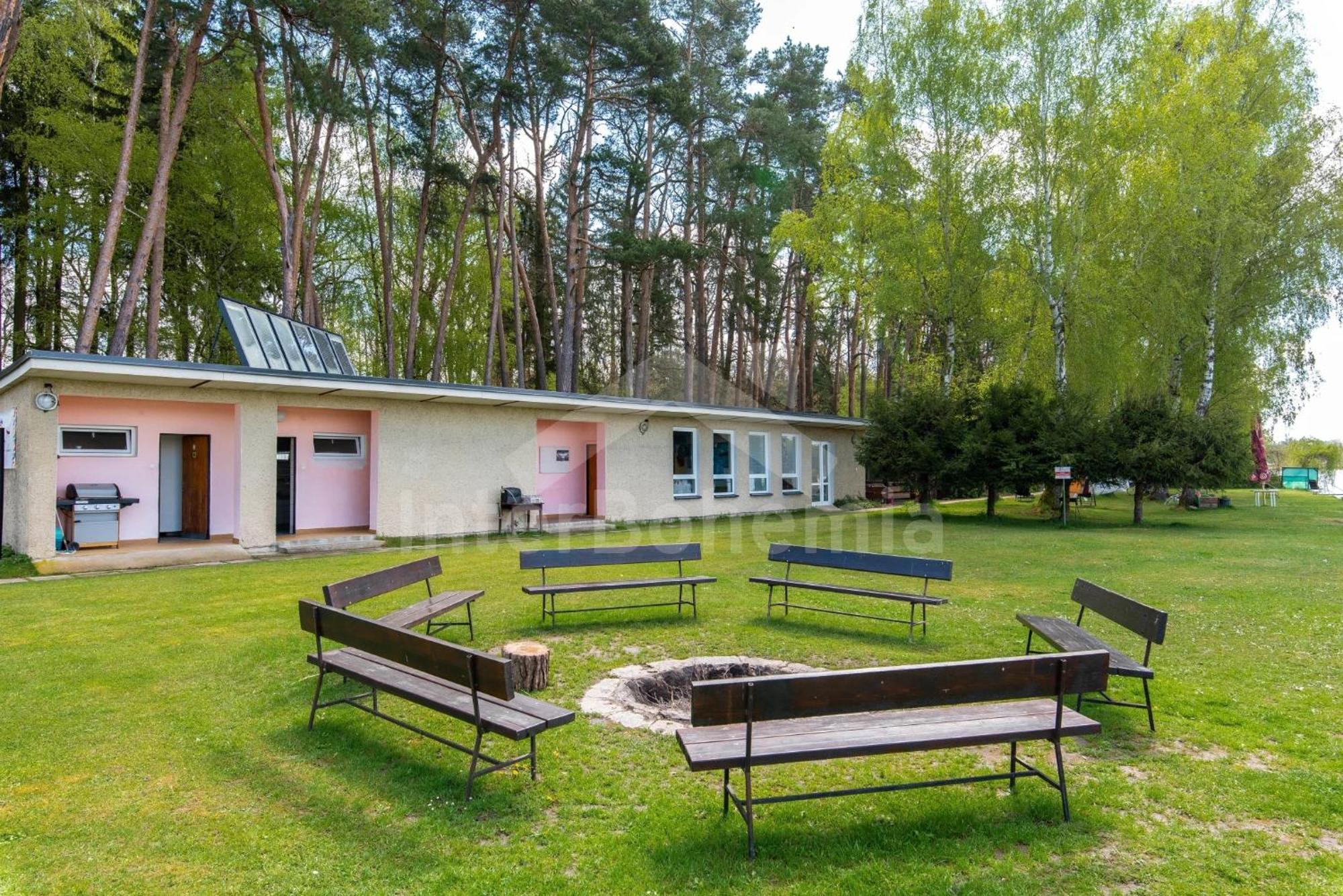 Yacht Club Bezdrev Hotel Hluboka nad Vltavou Bagian luar foto