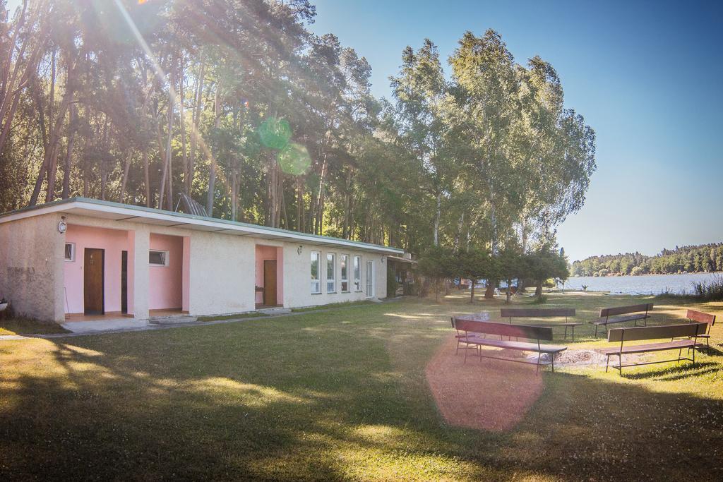 Yacht Club Bezdrev Hotel Hluboka nad Vltavou Bagian luar foto