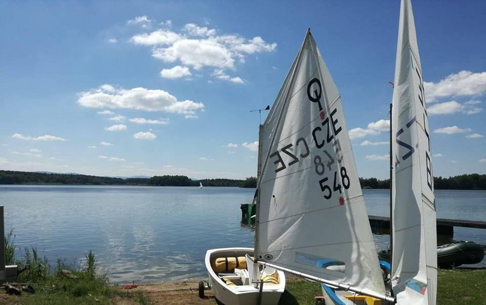 Yacht Club Bezdrev Hotel Hluboka nad Vltavou Bagian luar foto